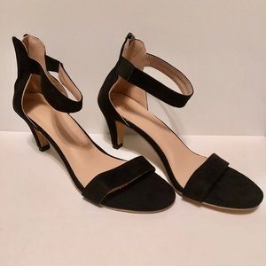 Brandless Black Kitten Faux Suede Heel